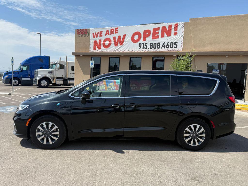 used 2023 Chrysler Pacifica Hybrid car, priced at $34,995