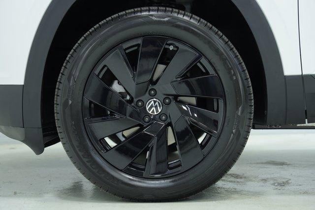 new 2026 Volkswagen Atlas Cross Sport car, priced at $41,681