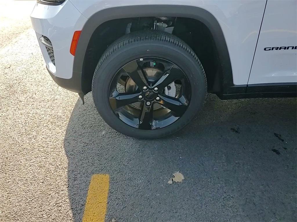 new 2025 Jeep Grand Cherokee car, priced at $38,540