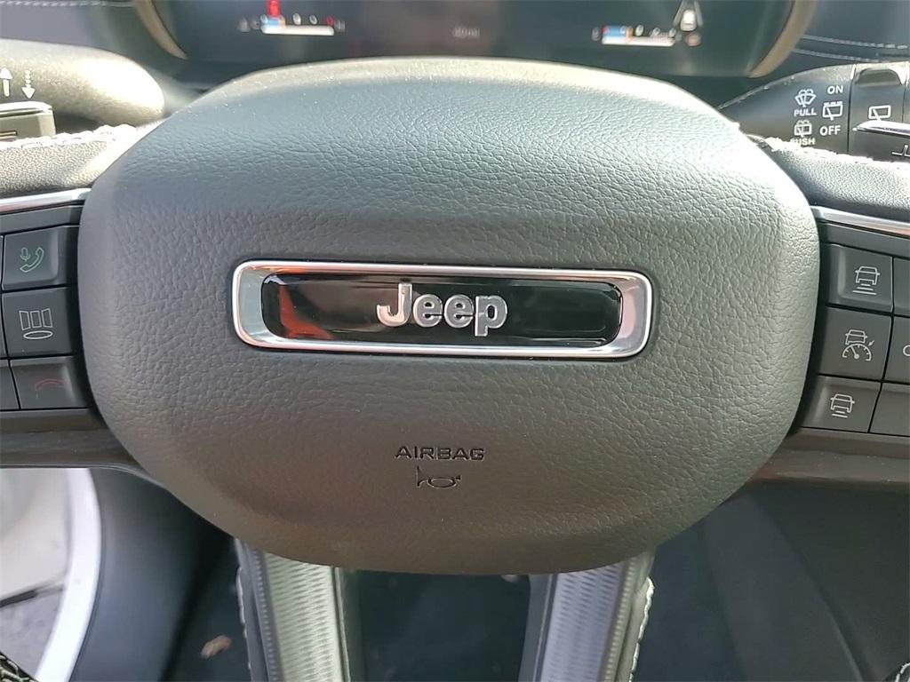 new 2025 Jeep Grand Cherokee car, priced at $38,540