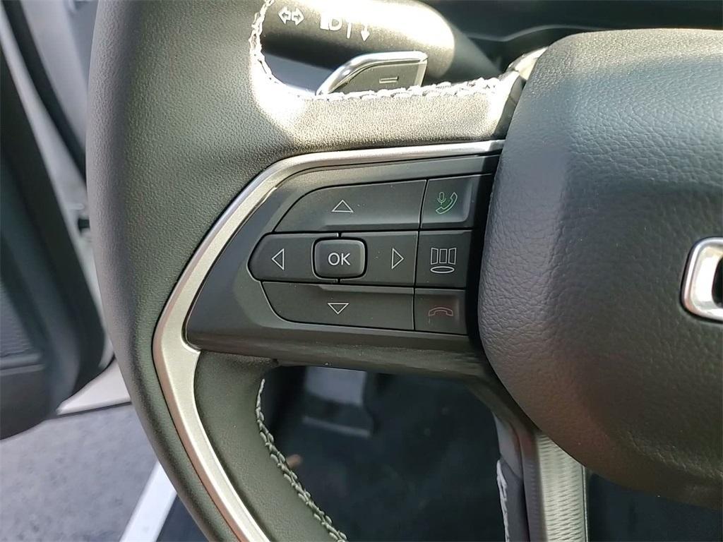 new 2025 Jeep Grand Cherokee car, priced at $38,540