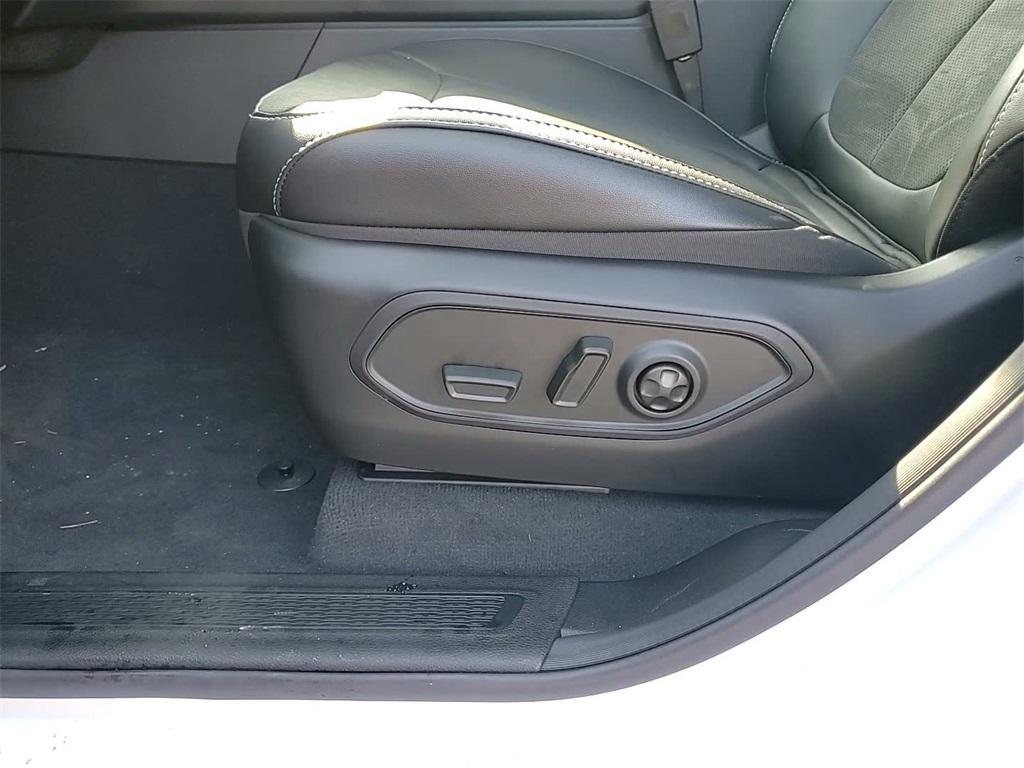 new 2025 Jeep Grand Cherokee car, priced at $38,540