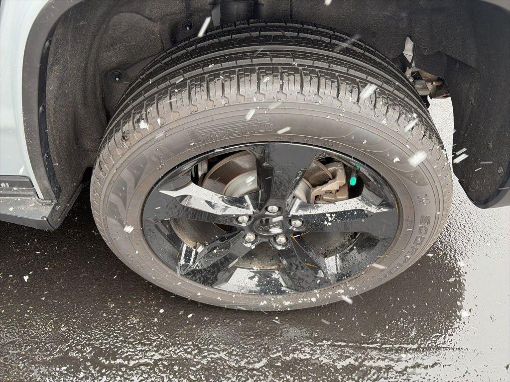 used 2025 Jeep Grand Cherokee car, priced at $42,900