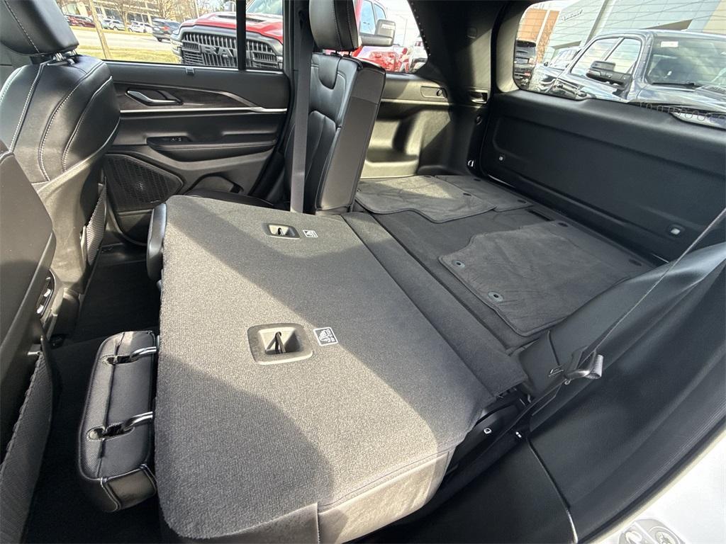 new 2025 Jeep Grand Cherokee car, priced at $42,304