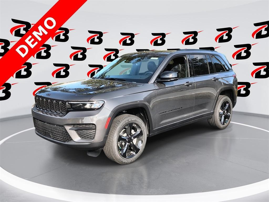 new 2025 Jeep Grand Cherokee car, priced at $39,708