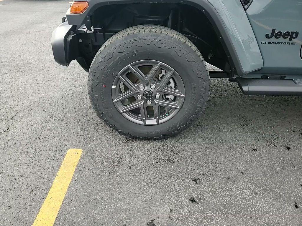 new 2026 Jeep Gladiator car, priced at $42,261