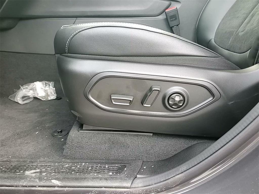 new 2025 Jeep Grand Cherokee car, priced at $37,627