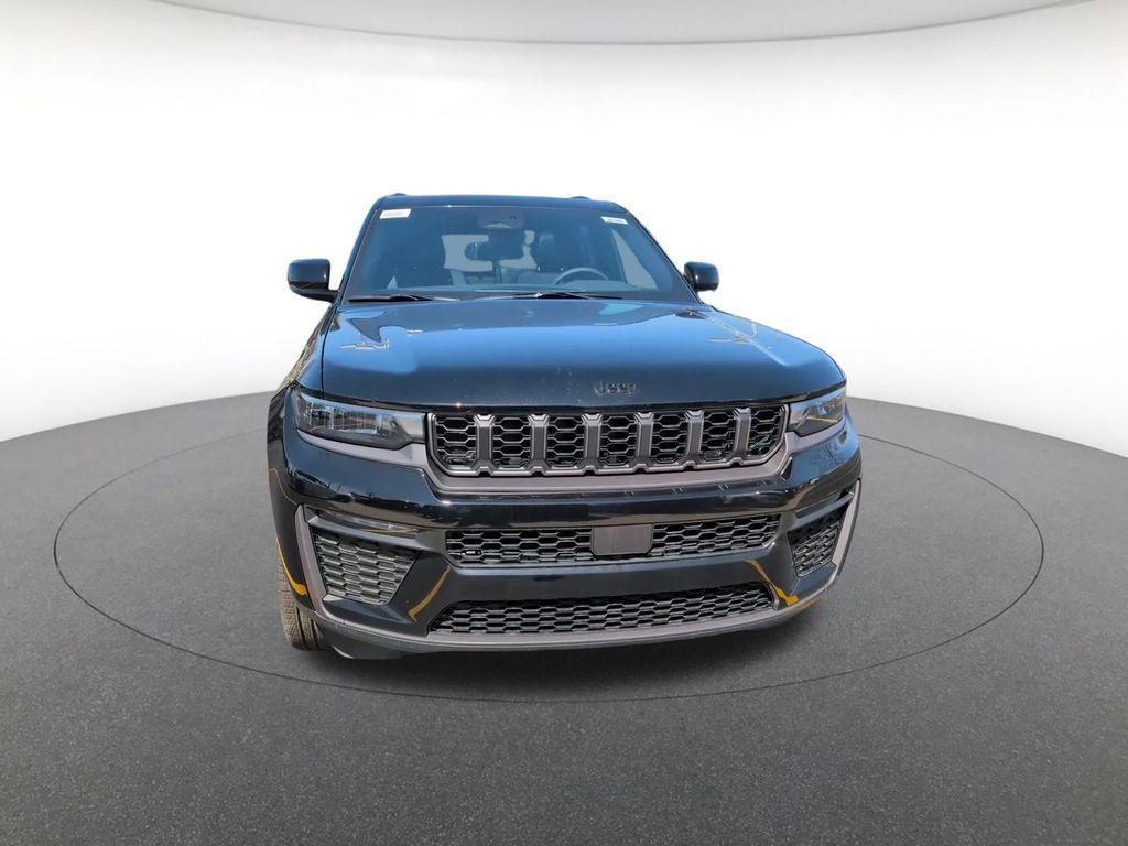 new 2026 Jeep Grand Cherokee car, priced at $43,239