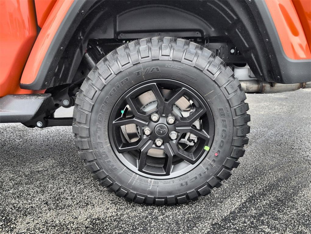 new 2025 Jeep Gladiator car, priced at $43,298