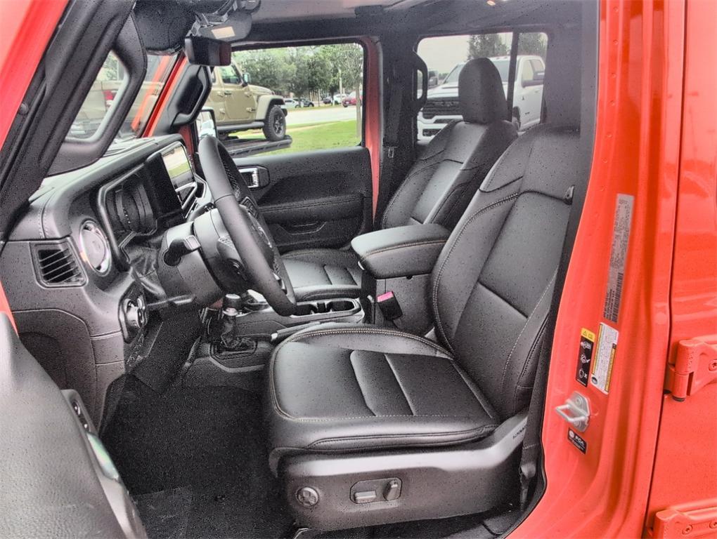 new 2025 Jeep Gladiator car, priced at $43,298