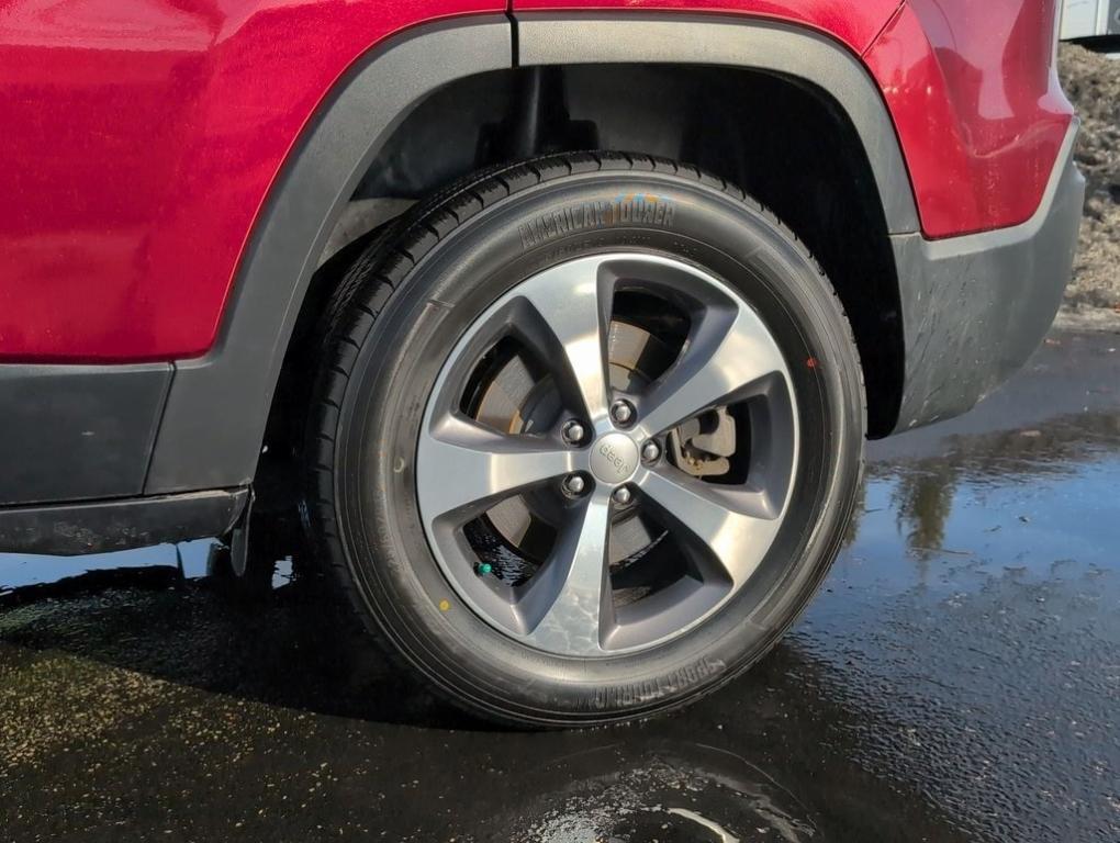 used 2020 Jeep Cherokee car, priced at $21,489