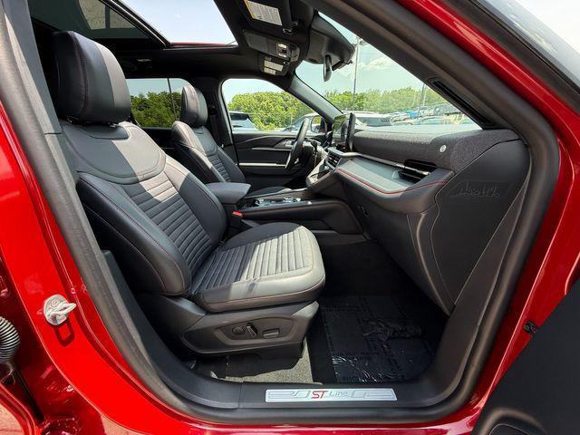 new 2025 Ford Explorer car, priced at $48,997