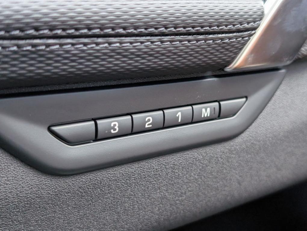 Land Rover Discovery Sport view 32