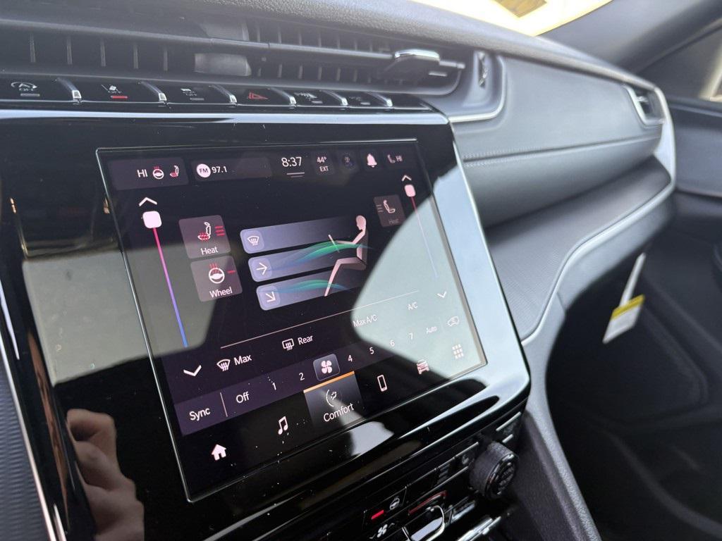 new 2025 Jeep Grand Cherokee car, priced at $46,135