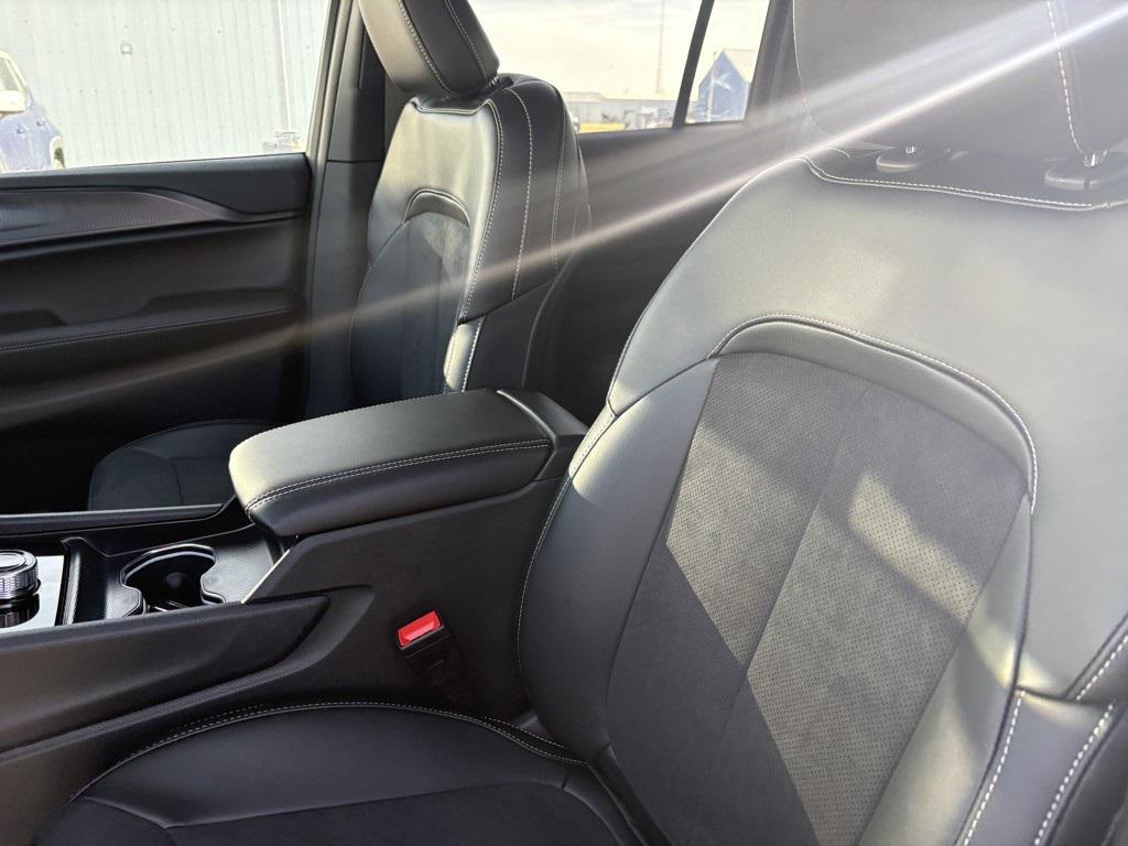 new 2025 Jeep Grand Cherokee car, priced at $46,135