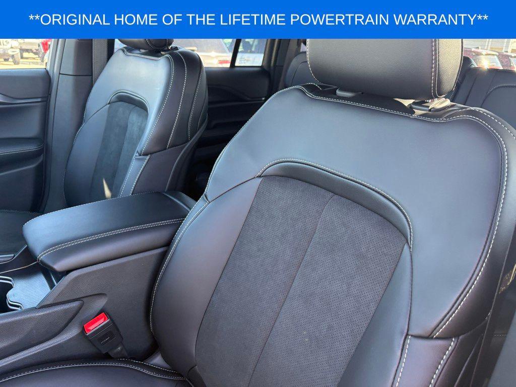 new 2025 Jeep Grand Cherokee car, priced at $45,979