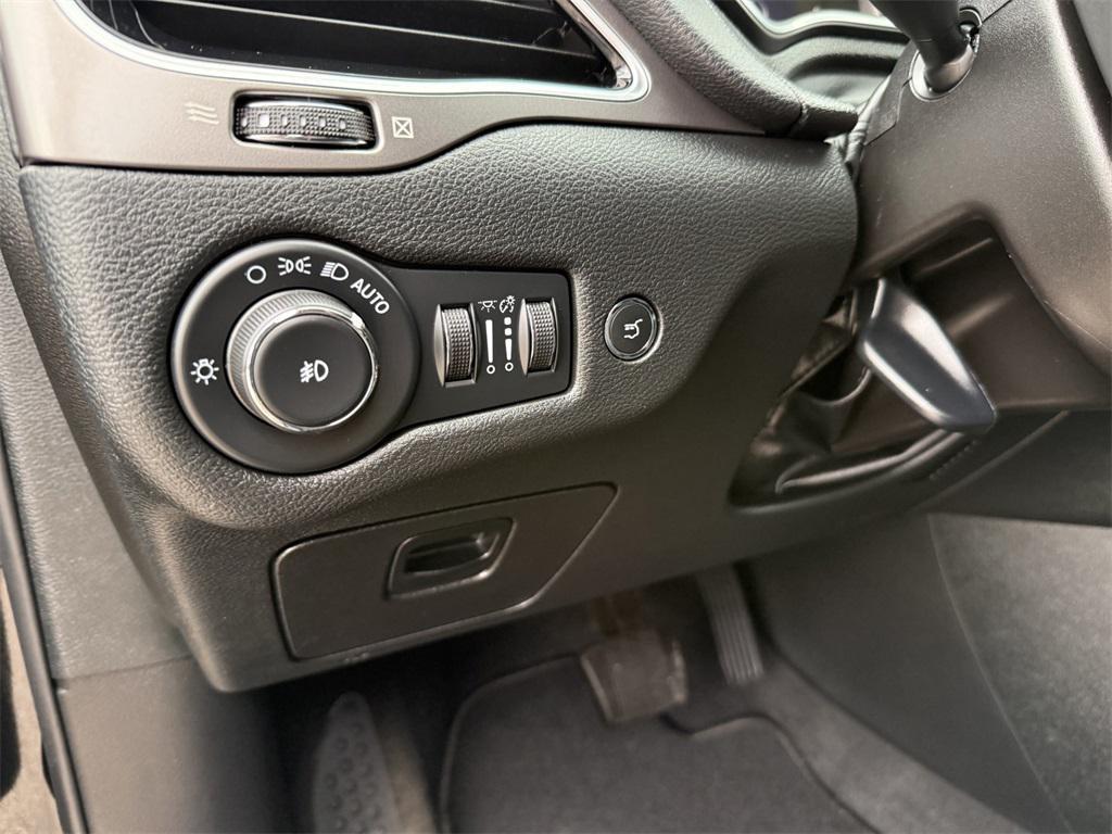 used 2022 Jeep Cherokee car, priced at $25,677