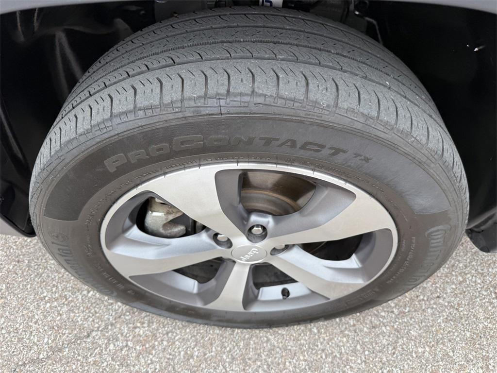 used 2022 Jeep Cherokee car, priced at $25,677