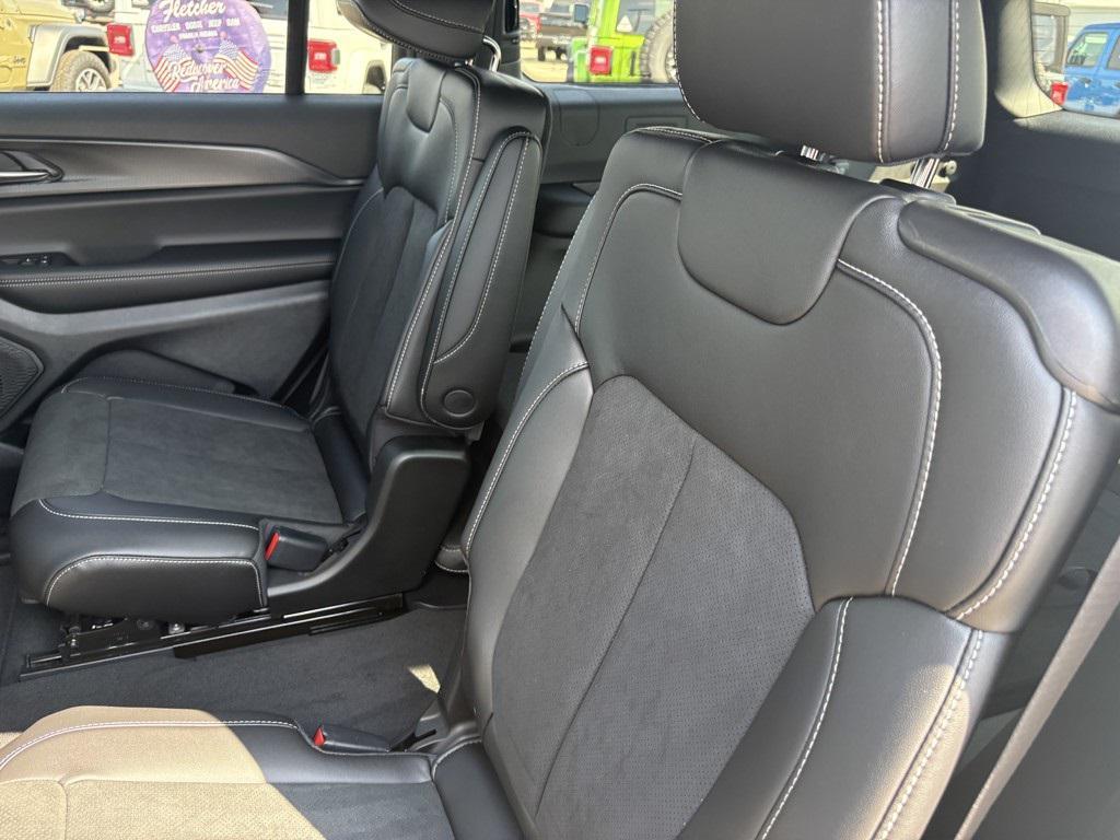 new 2025 Jeep Grand Cherokee L car, priced at $49,658