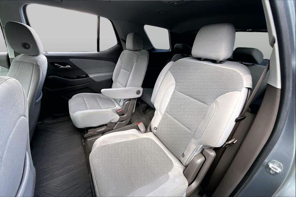 used 2021 Chevrolet Traverse car, priced at $26,096