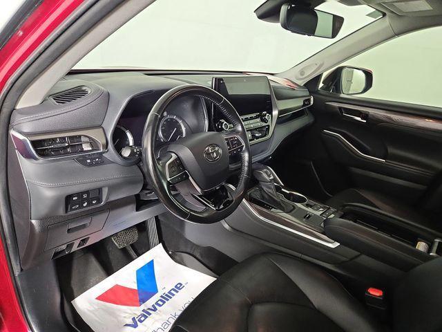 used 2021 Toyota Highlander car, priced at $29,860