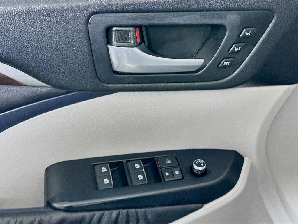 used 2015 Toyota Highlander car, priced at $17,190