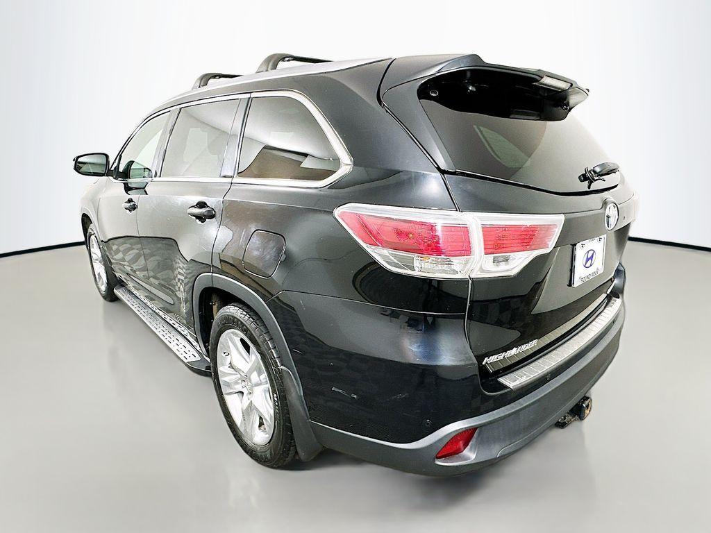 used 2015 Toyota Highlander car, priced at $17,190