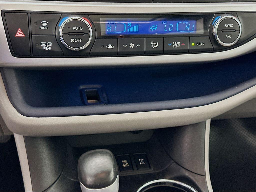 used 2015 Toyota Highlander car, priced at $17,190