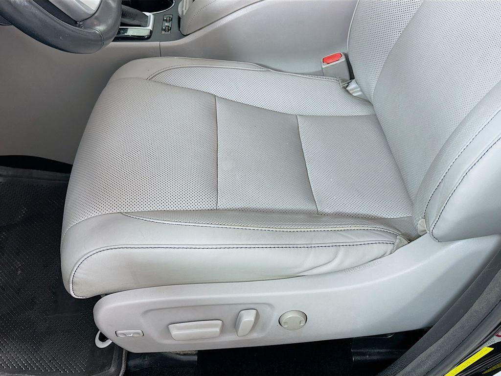 used 2015 Toyota Highlander car, priced at $17,190