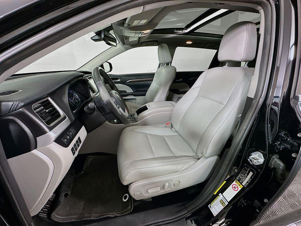 used 2015 Toyota Highlander car, priced at $17,190