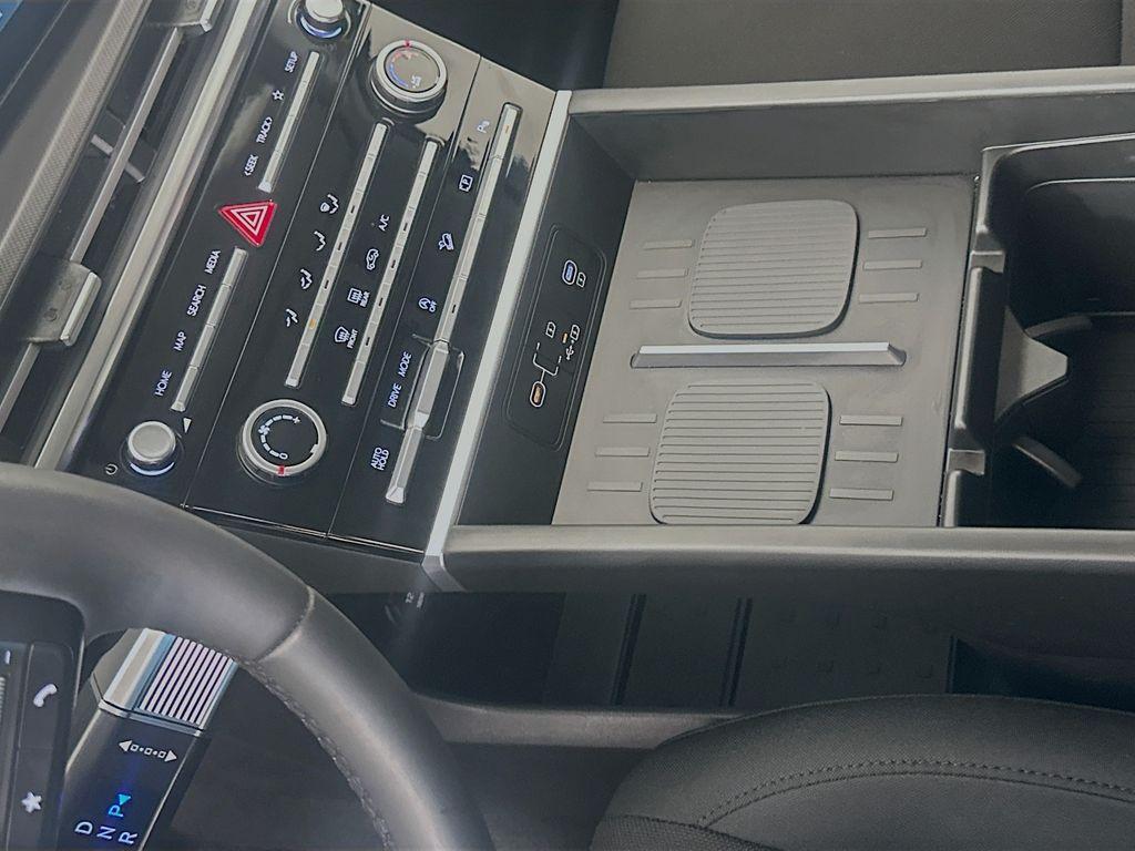 used 2025 Hyundai Santa Fe car, priced at $28,500