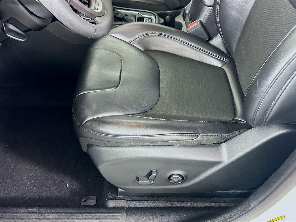 used 2020 Jeep Cherokee car, priced at $15,425