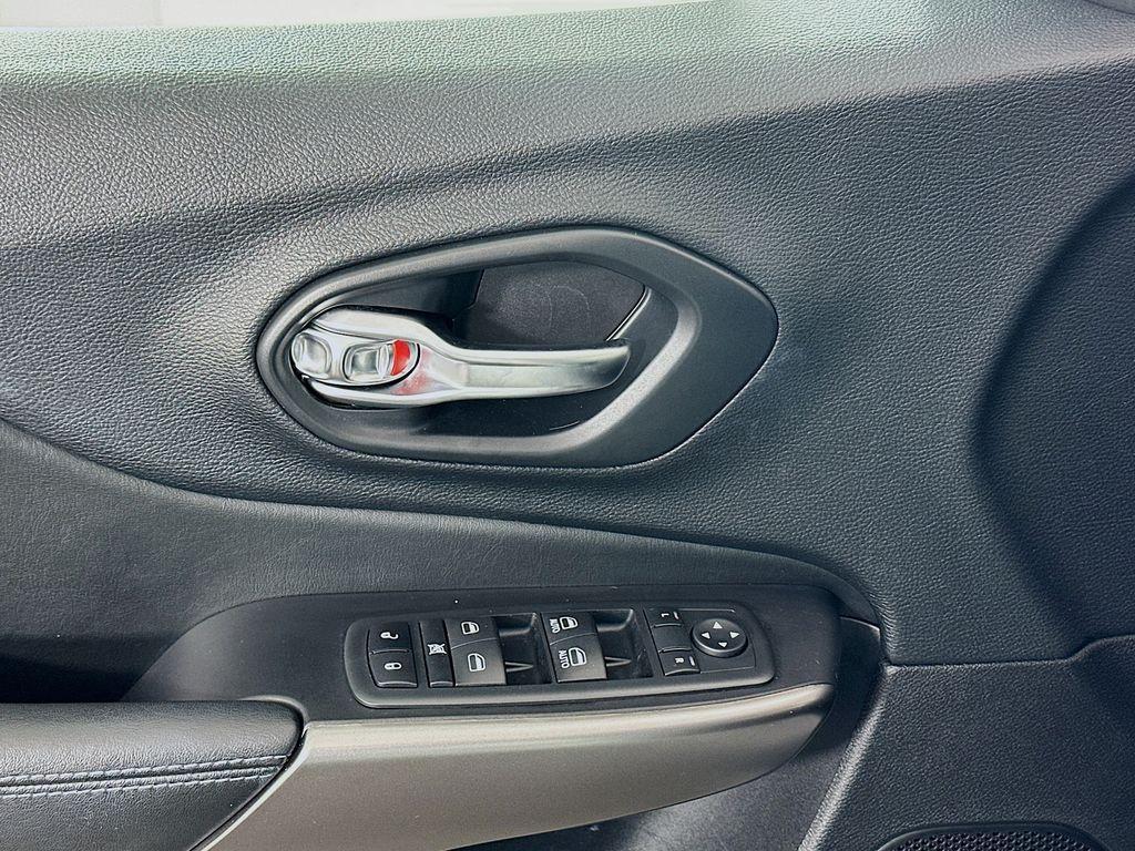 used 2020 Jeep Cherokee car, priced at $15,425