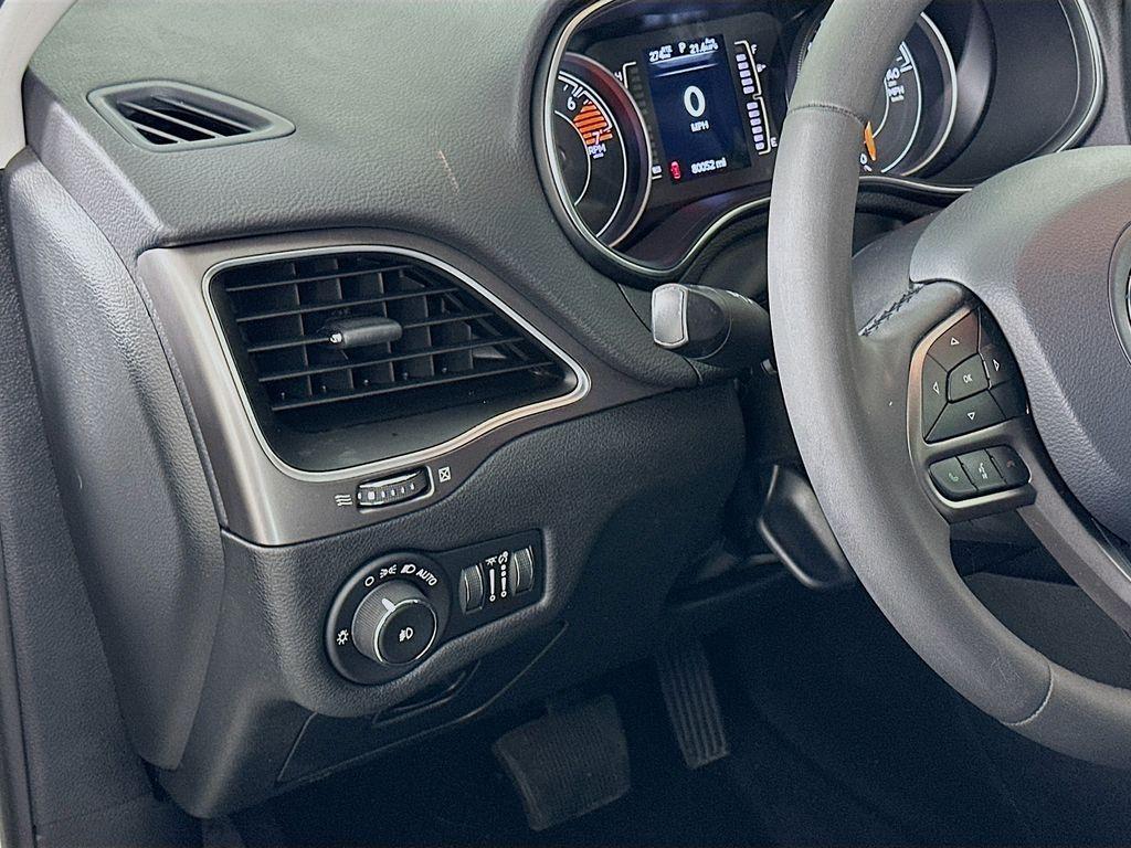 used 2020 Jeep Cherokee car, priced at $15,425