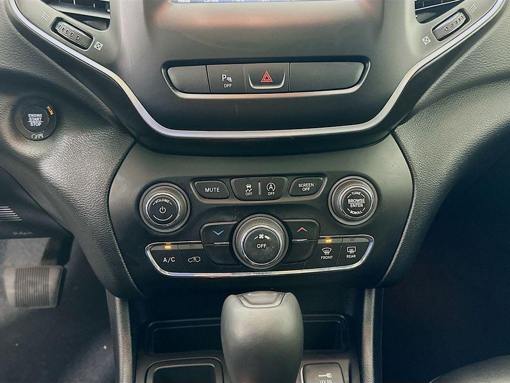 used 2020 Jeep Cherokee car, priced at $15,425