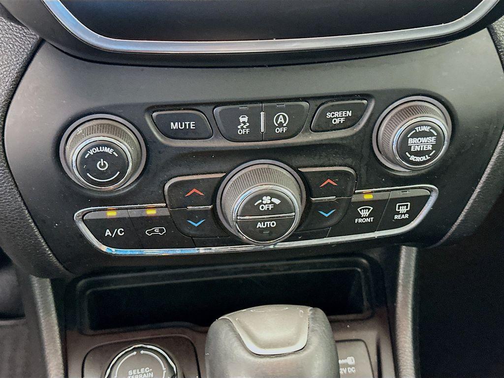 used 2021 Jeep Cherokee car, priced at $17,600