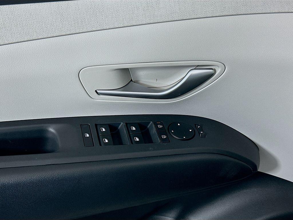 new 2026 Hyundai TUCSON Hybrid car, priced at $37,195