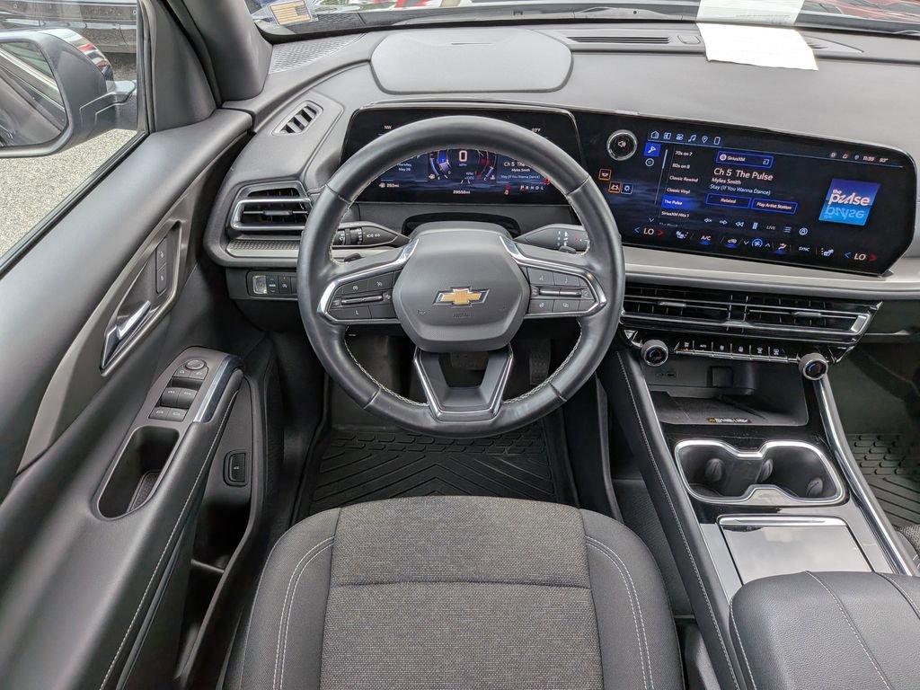 used 2024 Chevrolet Traverse car, priced at $34,889
