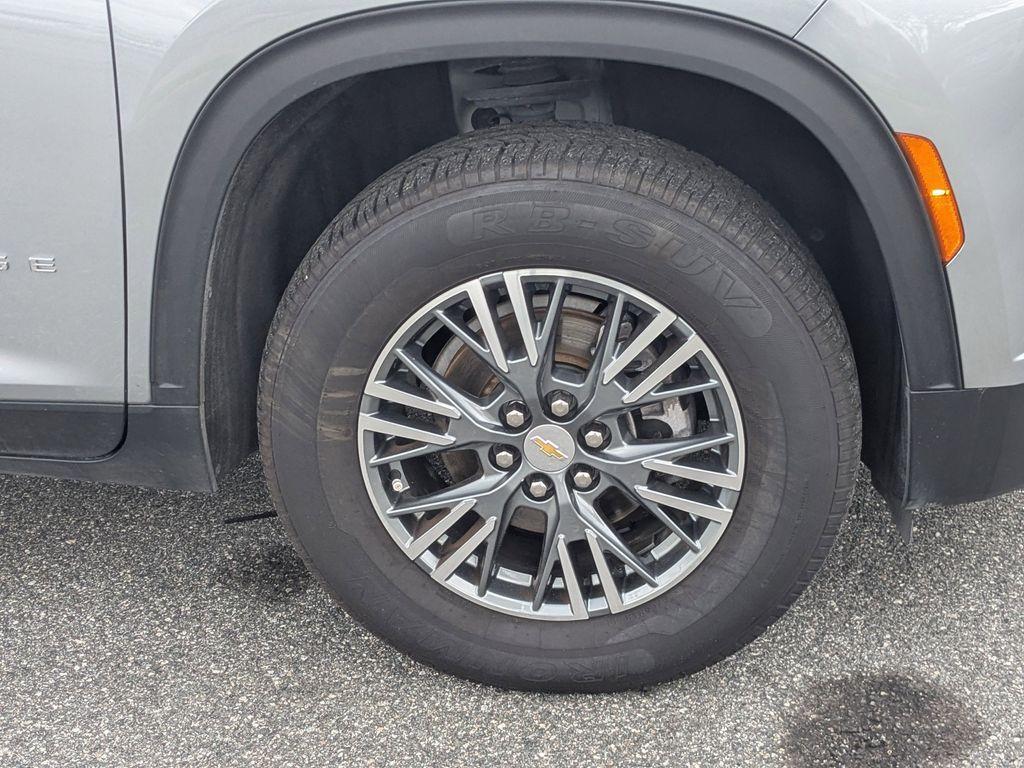 used 2024 Chevrolet Traverse car, priced at $34,889