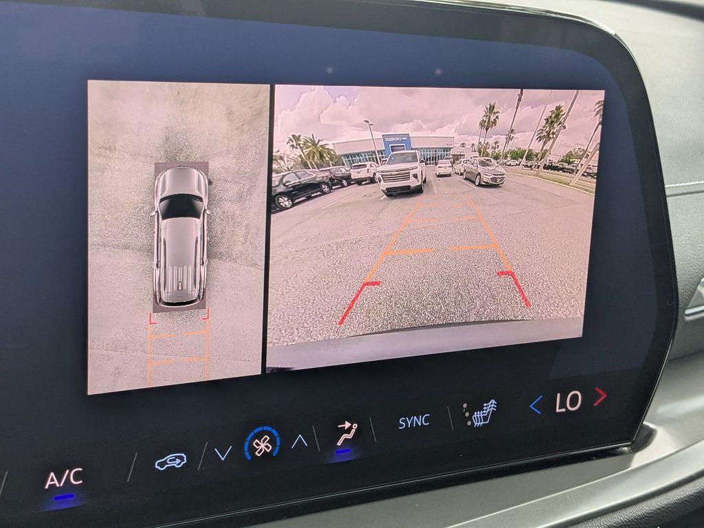 used 2024 Chevrolet Traverse car, priced at $34,889