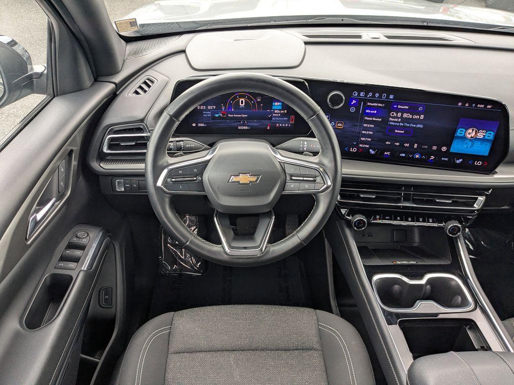 used 2024 Chevrolet Traverse car, priced at $34,889