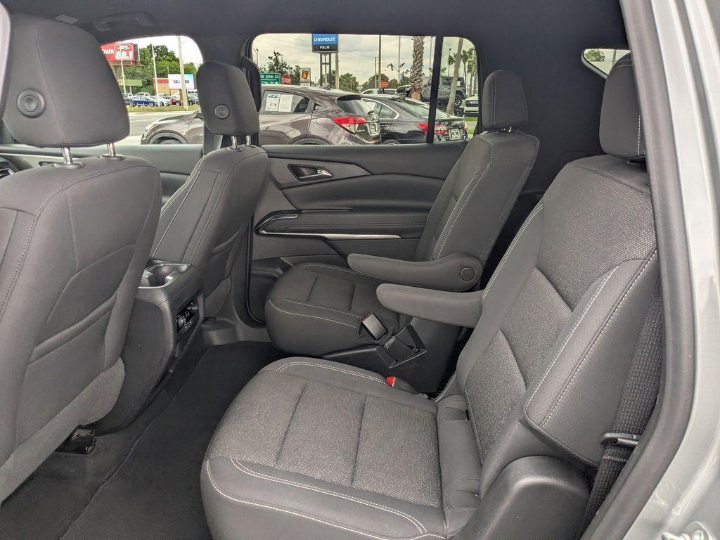 used 2024 Chevrolet Traverse car, priced at $34,889