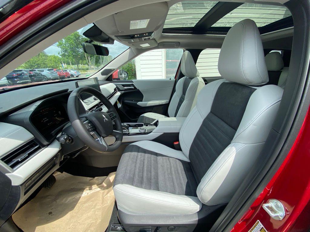 new 2025 Mitsubishi Outlander car, priced at $33,824