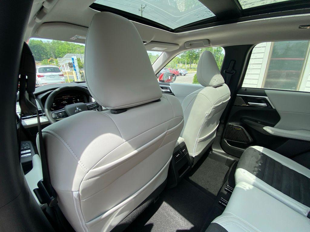 new 2025 Mitsubishi Outlander car, priced at $33,824