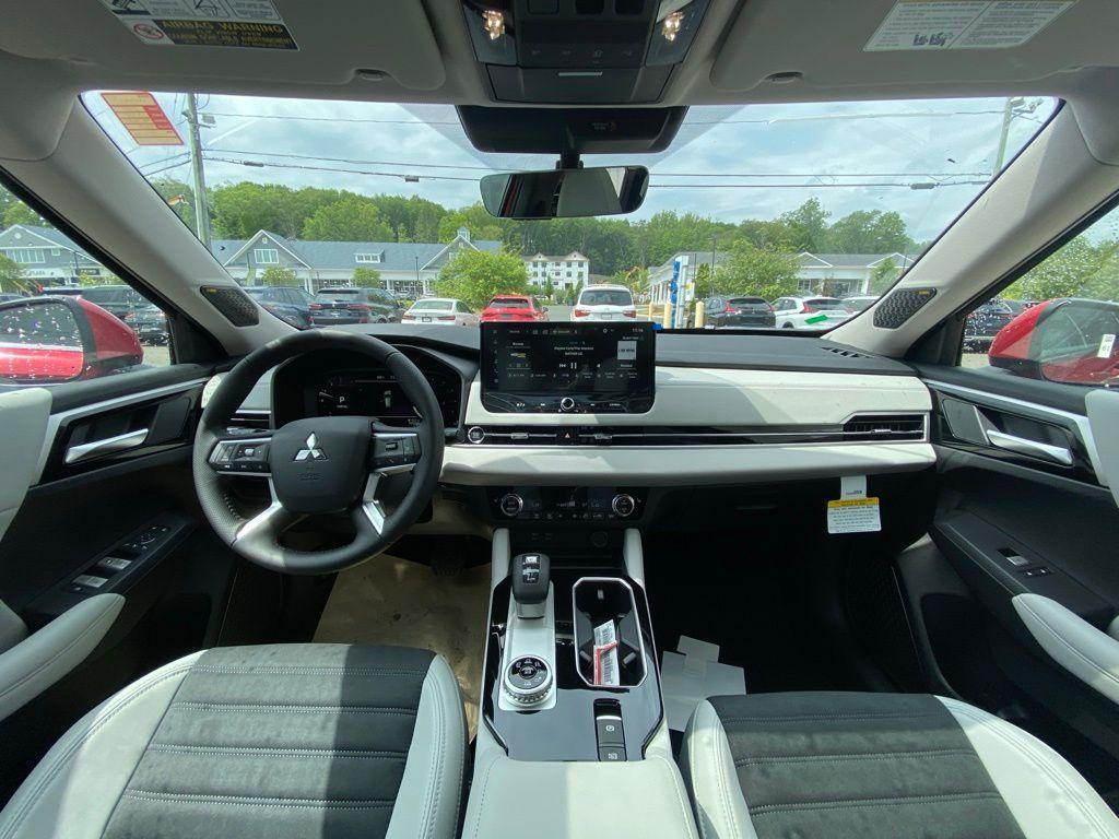 new 2025 Mitsubishi Outlander car, priced at $33,824