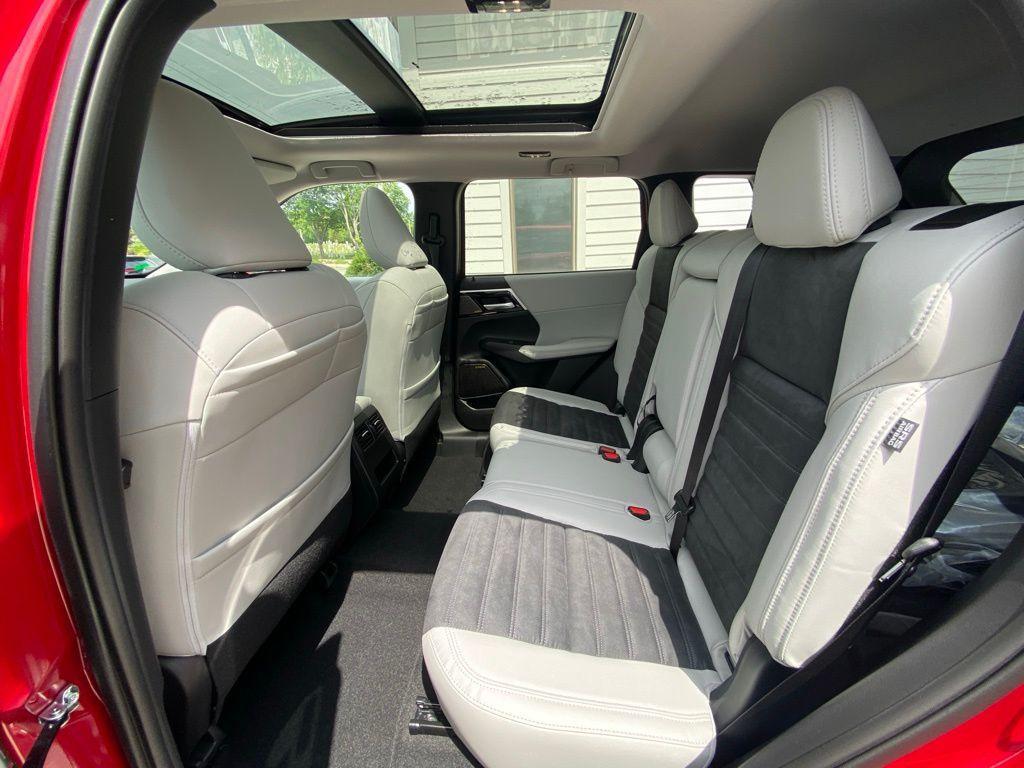 new 2025 Mitsubishi Outlander car, priced at $33,824