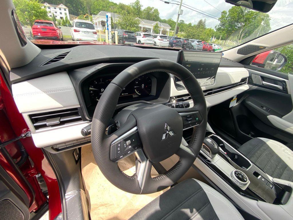 new 2025 Mitsubishi Outlander car, priced at $33,824