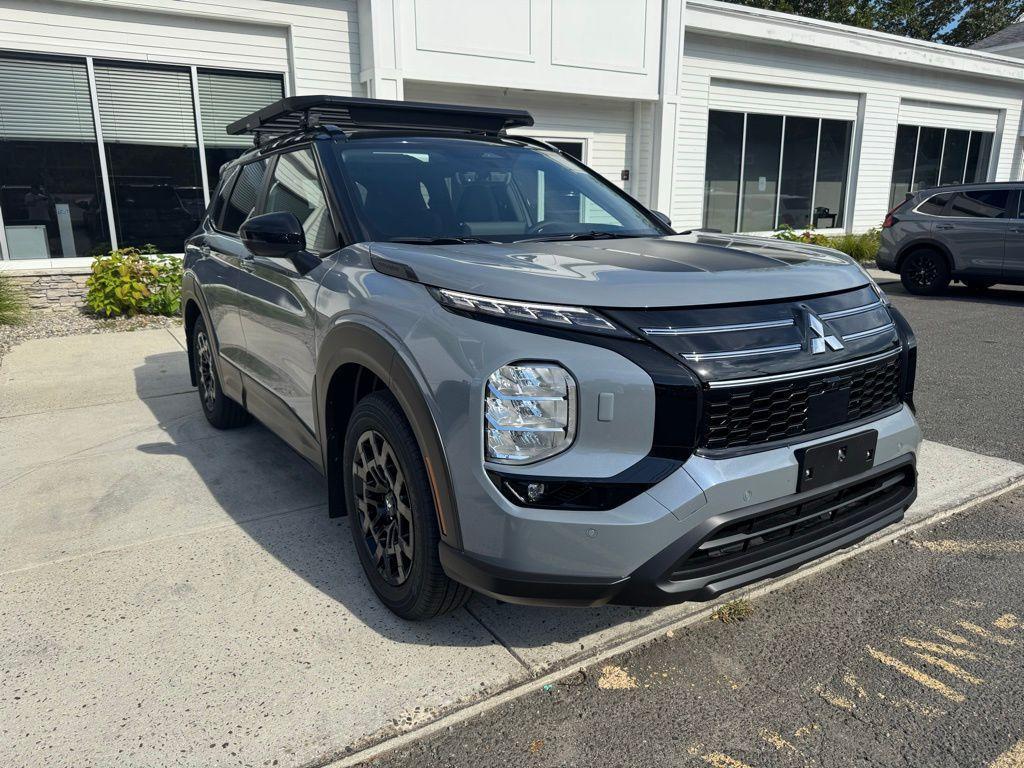 new 2025 Mitsubishi Outlander car, priced at $37,204