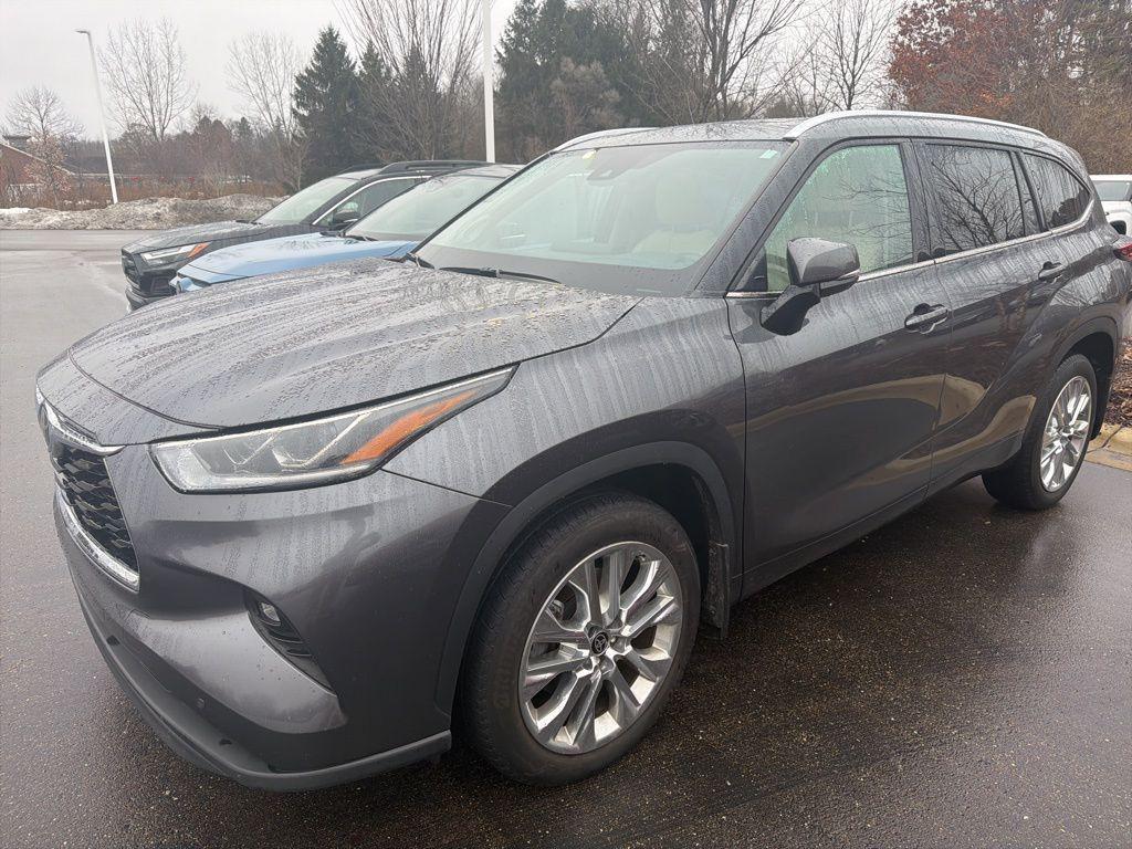 used 2024 Toyota Highlander car, priced at $46,900