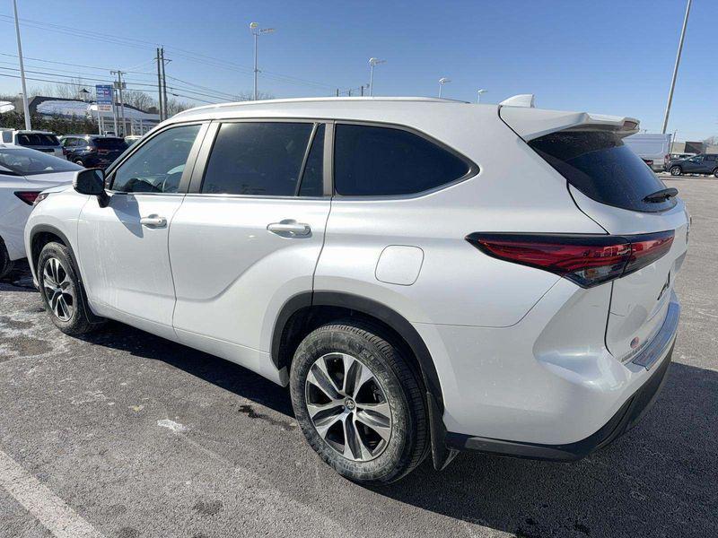 used 2023 Toyota Highlander car, priced at $40,900